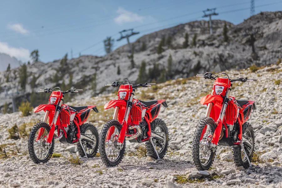 Gamme complète Beta RR X-PRO MY 2027 enduro 2T et 4T